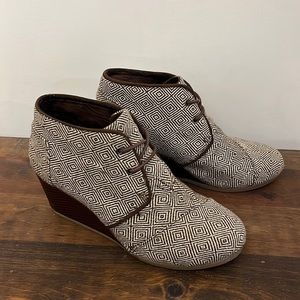 Toms patterned lace up bootie